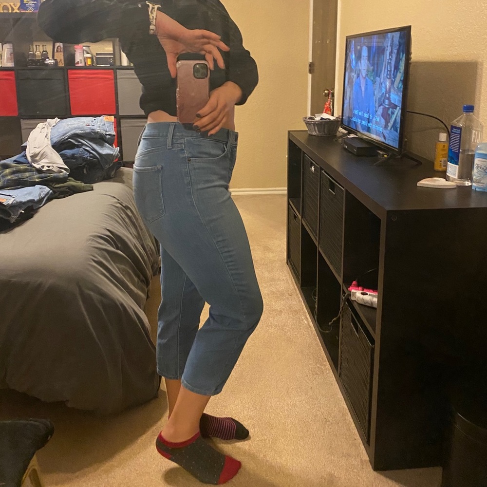 Levi Capris